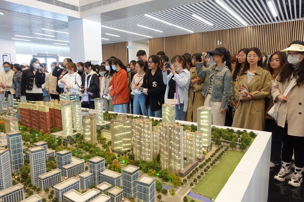 洛阳师范学院与洛龙区政府举行“青鸟计划”引才工作联络站揭牌仪式
