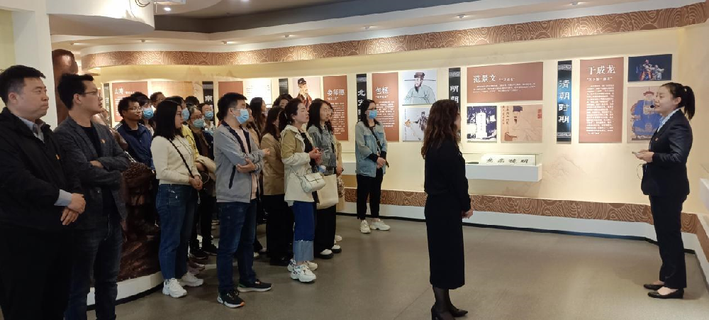 新乡职业技术学院纪委组织新提拔副科级干部接受廉政警示教育