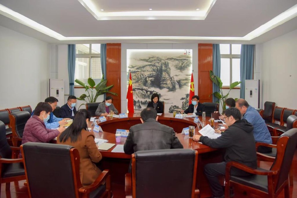 河南职业技术学院党委理论学习中心组召开学习贯彻习近平新时代中国特色社会主义思想主题教育专题学习研讨会