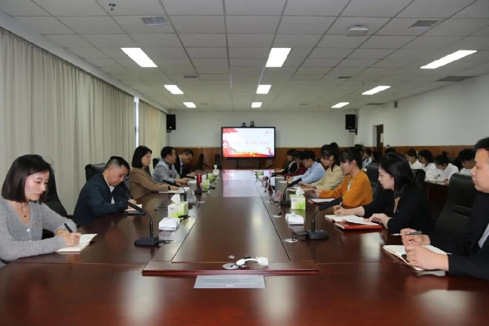 河南地矿职业学院党委书记主持召开青年师生党员座谈会