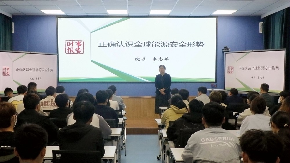 河南质量工程职业学院院长李志萍为学生讲授形势与政策课