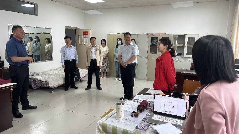 信阳职业技术学院党委书记郑洪涛到护理学院调研指导工作