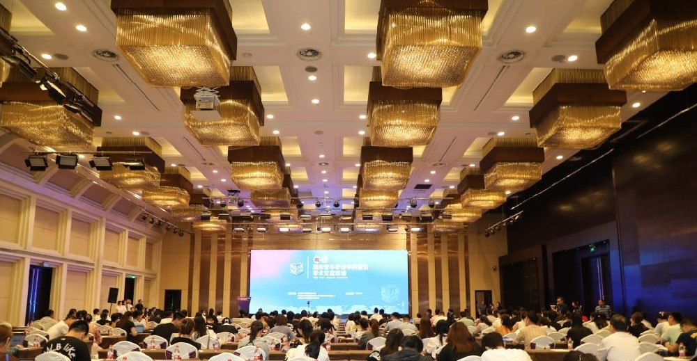国际青年学者学科前沿学术交流活动顺利举行
