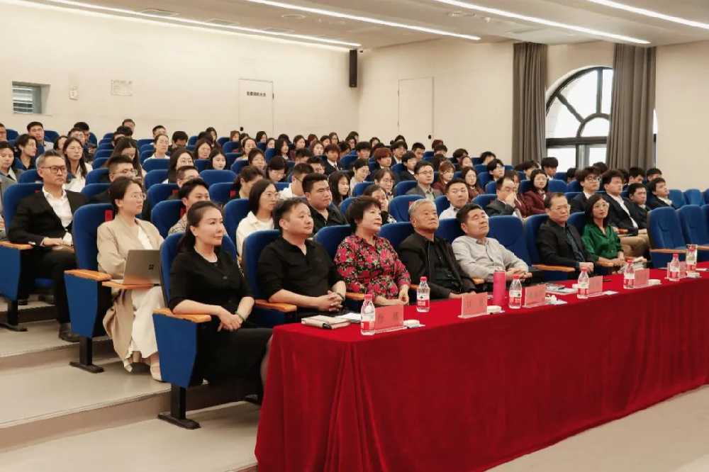 郑州智能科技职业学院校长王广国为全校师生作专题报告