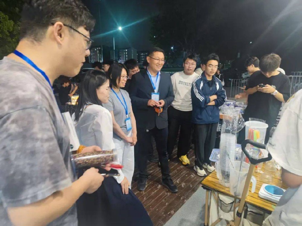 青创集市点亮职教活动周 开封大学创新育人显成效