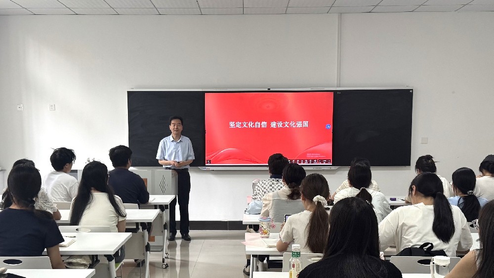 商丘师范学院深入开展2025年春季学期校领导讲思政课活动