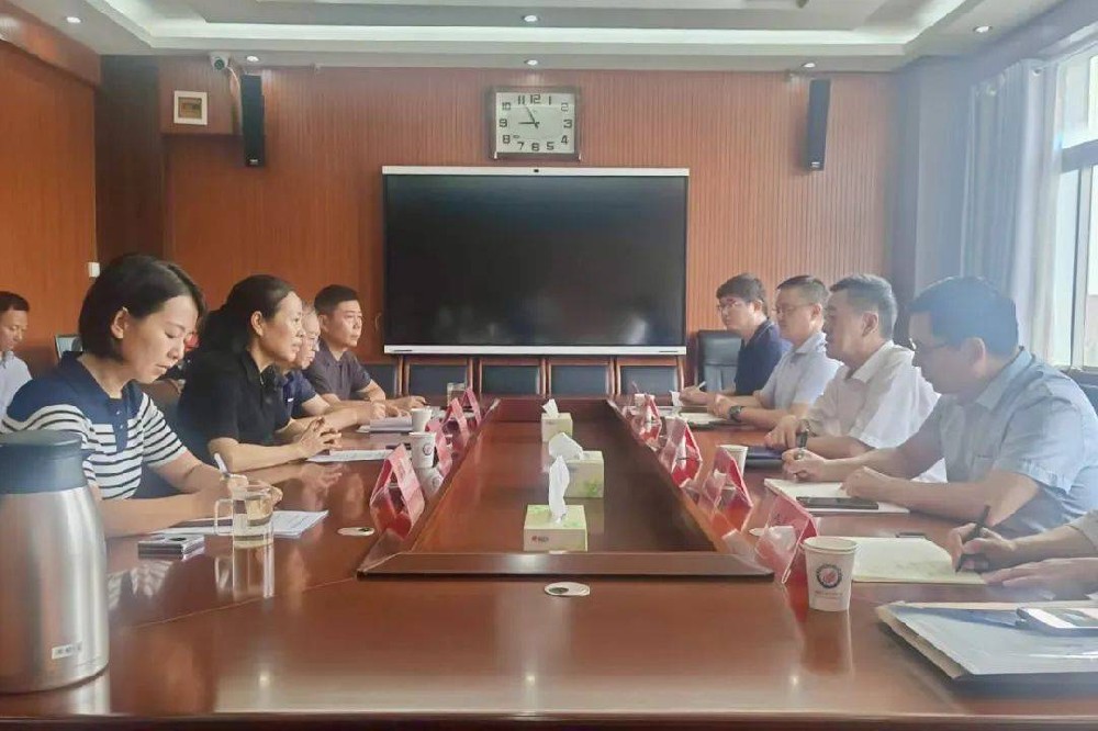 濮阳医学高等专科学校校长路红显一行到市科技局开展科研交流
