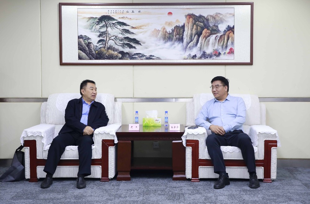 郑州航空工业管理学院邀请航空航天专家吴杰为新生讲授“开学第一课”