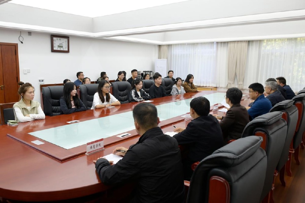 南阳师范学院召开河南省“文艺支教”志愿者欢送会