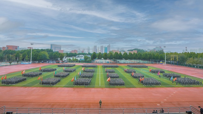 安阳师范学院举行2025级新生军训成果汇报暨表彰大会