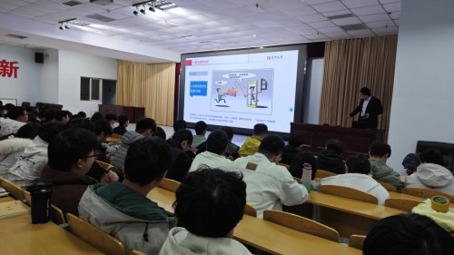 青春无“贷”价反诈护钱包——鹤壁能源化工职业学院网信贷反诈讲座护航成长