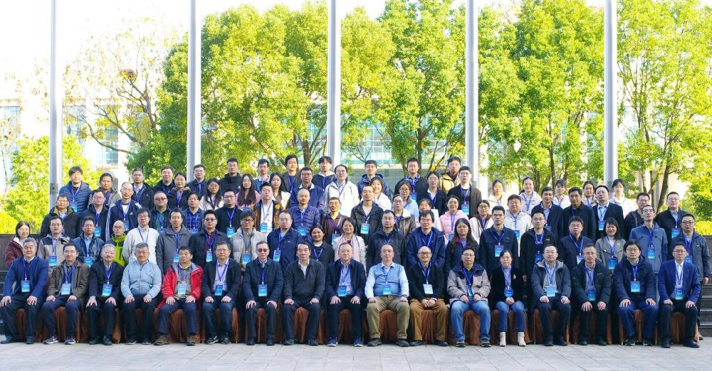 大别山数学系列论坛-几何分析研讨会在信阳师范大学举办