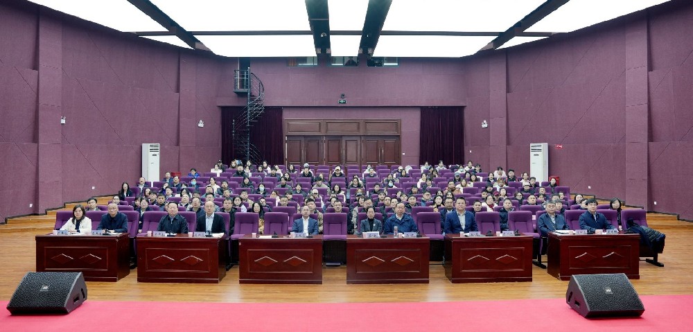 中原工学院举办数智时代法学类专业学位研究生培养交流会暨中原工学院研究生学术创新论坛