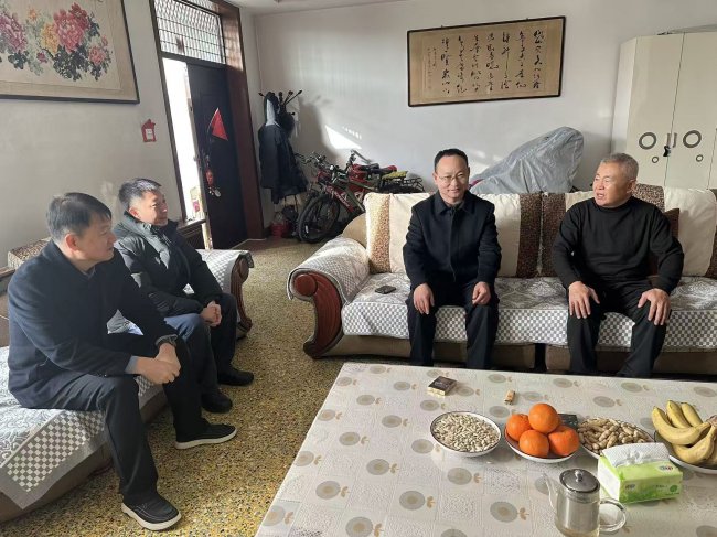 新春送暖传关爱 走访慰问寄深情——鹤壁能源化工职业学院校领导开展春节前夕走访慰问活动