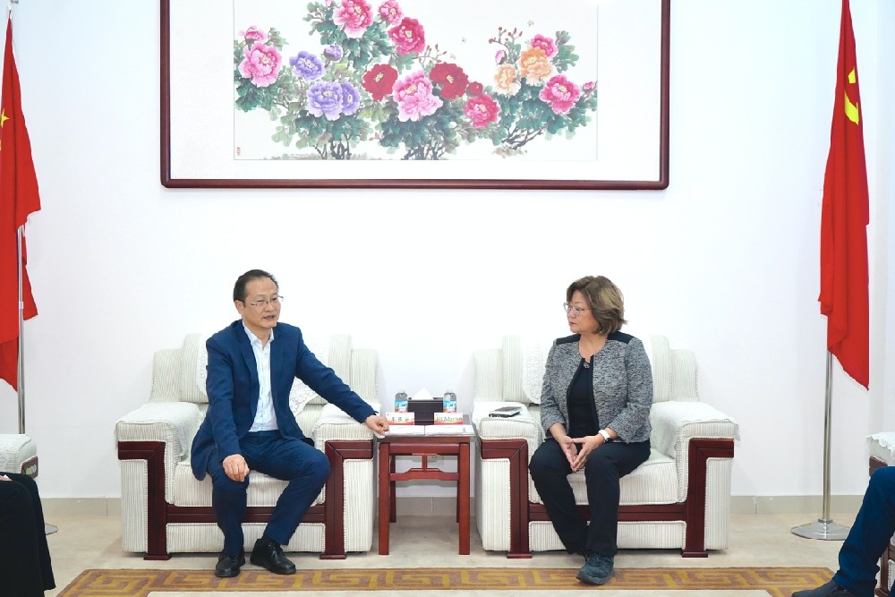 洛阳职业技术学院校长李保安会见美国北美大学校长Jill Martin一行