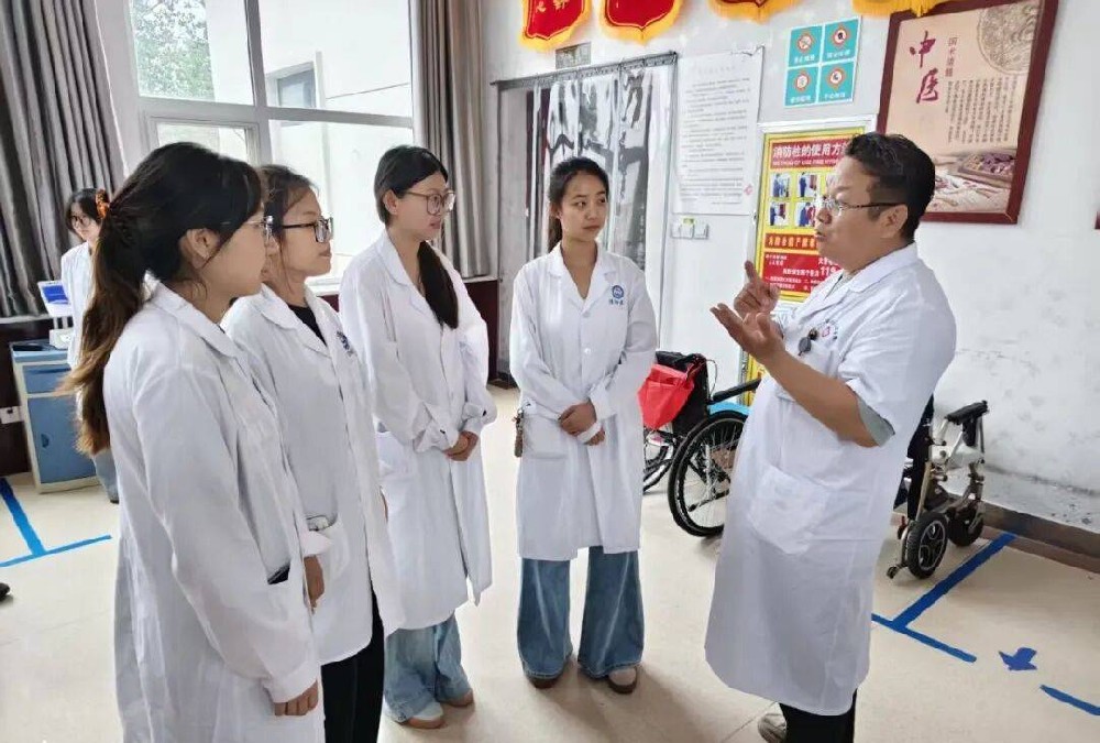 见习前预热练兵 实践助力人才培养 | 濮阳医学高等专科学校组织2024级临床医学专业学生到二附院开展见习活动